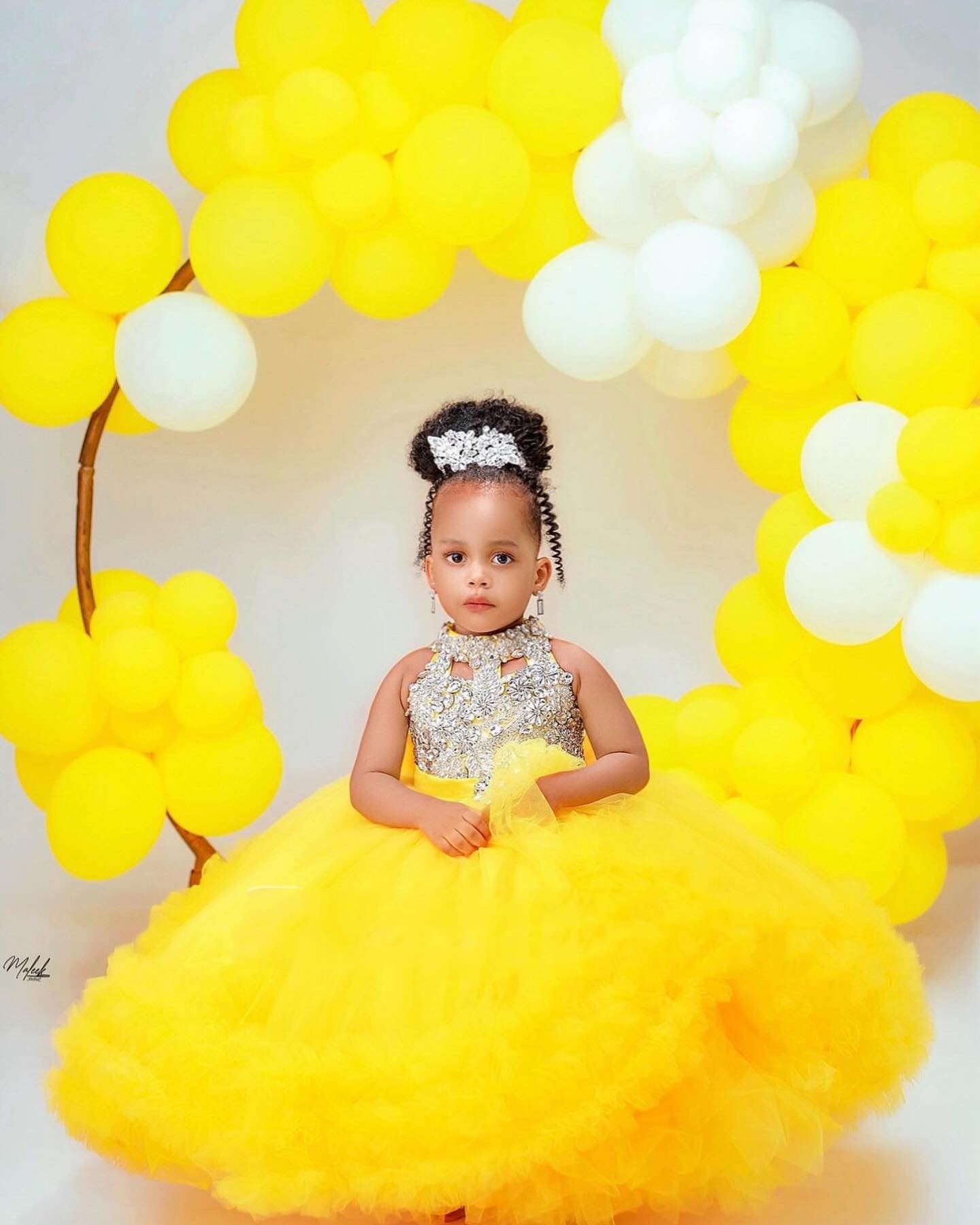 Prachtige gele bloemenmeisjesj - Embroidery Yellow Dress recensie en prijs